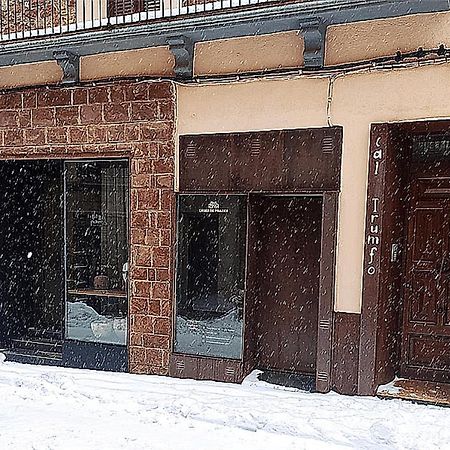Apartaments Cal Trumfo Прадес Екстериор снимка